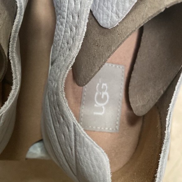 UGG Womens Athletic Shoes Size 9 - Picture 5 of 9